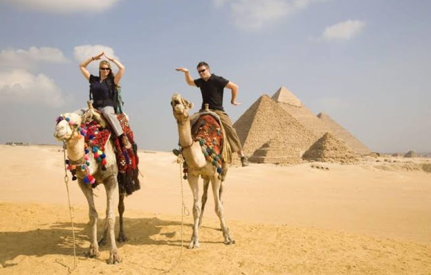 Cairo: Pyramids, Sakkara & Memphis Tour with Lunch